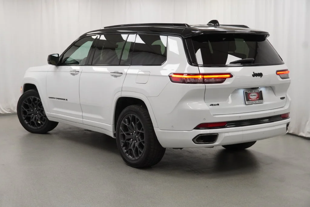 Used 2024 White Jeep Summit Reserve image 17