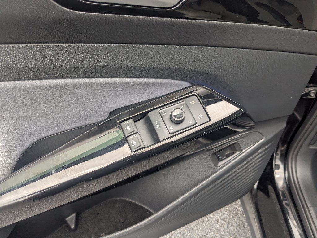 Used 2021  Volkswagen Pro S image 12