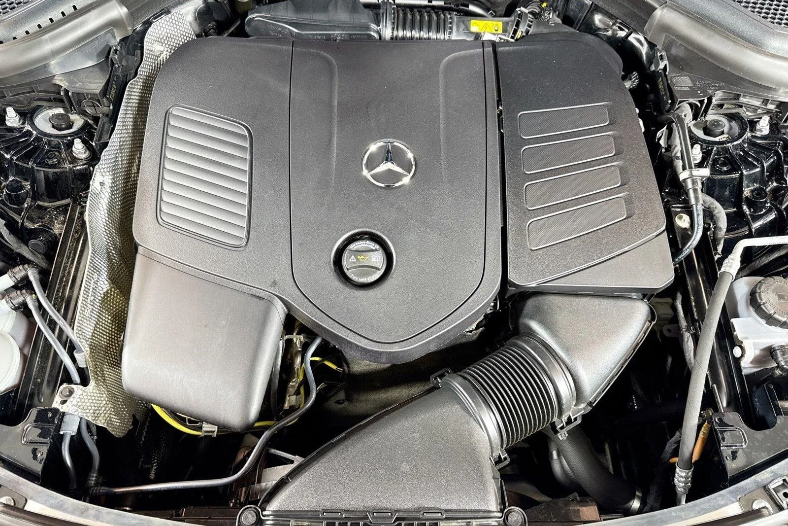 Used 2025 Black Mercedes-Benz GLC 300 image 28