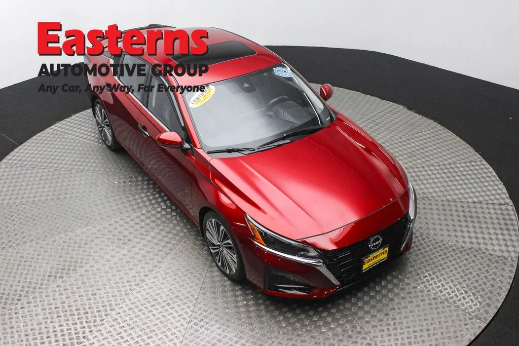 Used 2023 Red Nissan 2.5 SL image 3