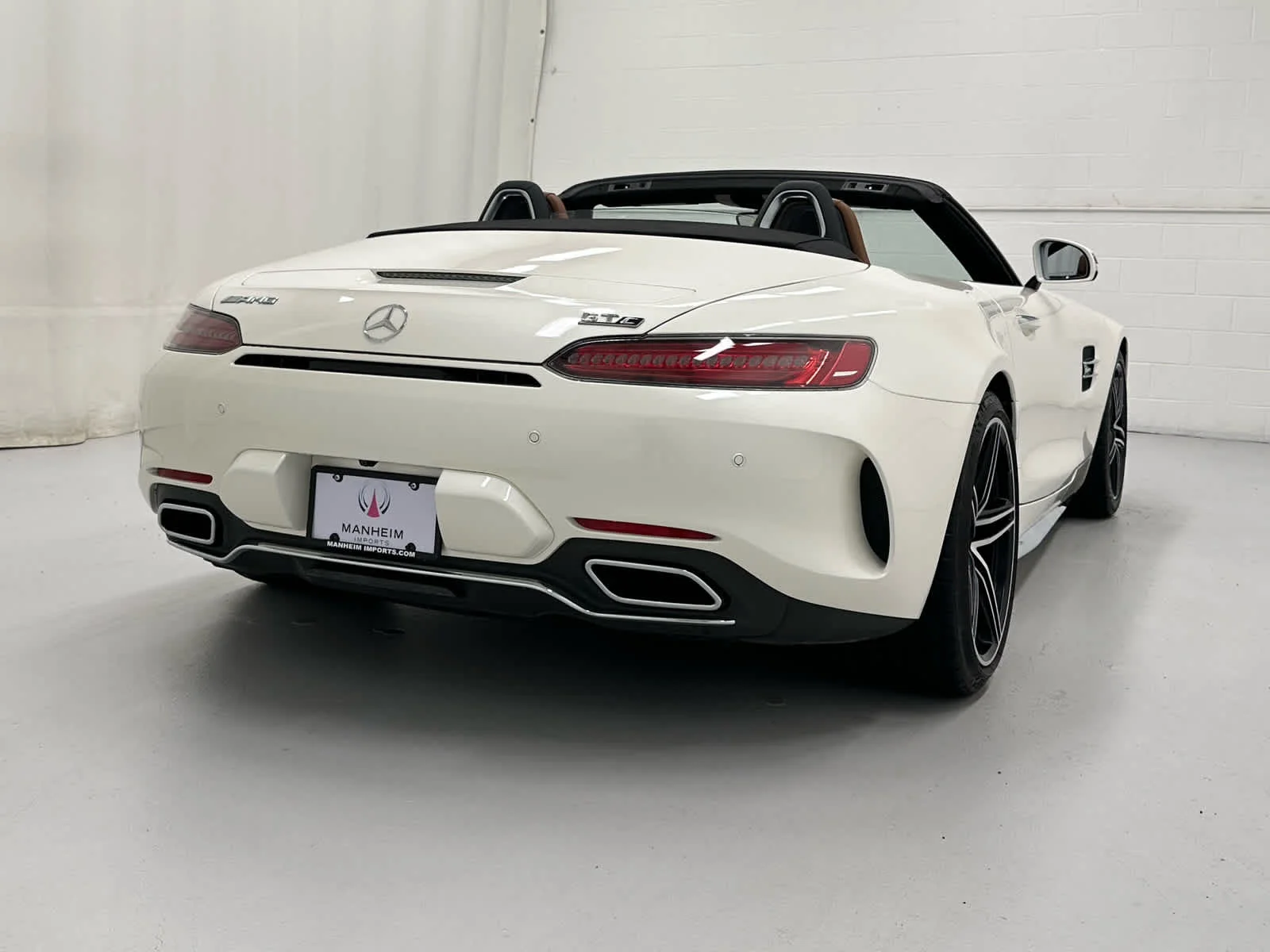 Used 2018 designo Diamond White Metallic Mercedes-Benz AMG® GT C image 6