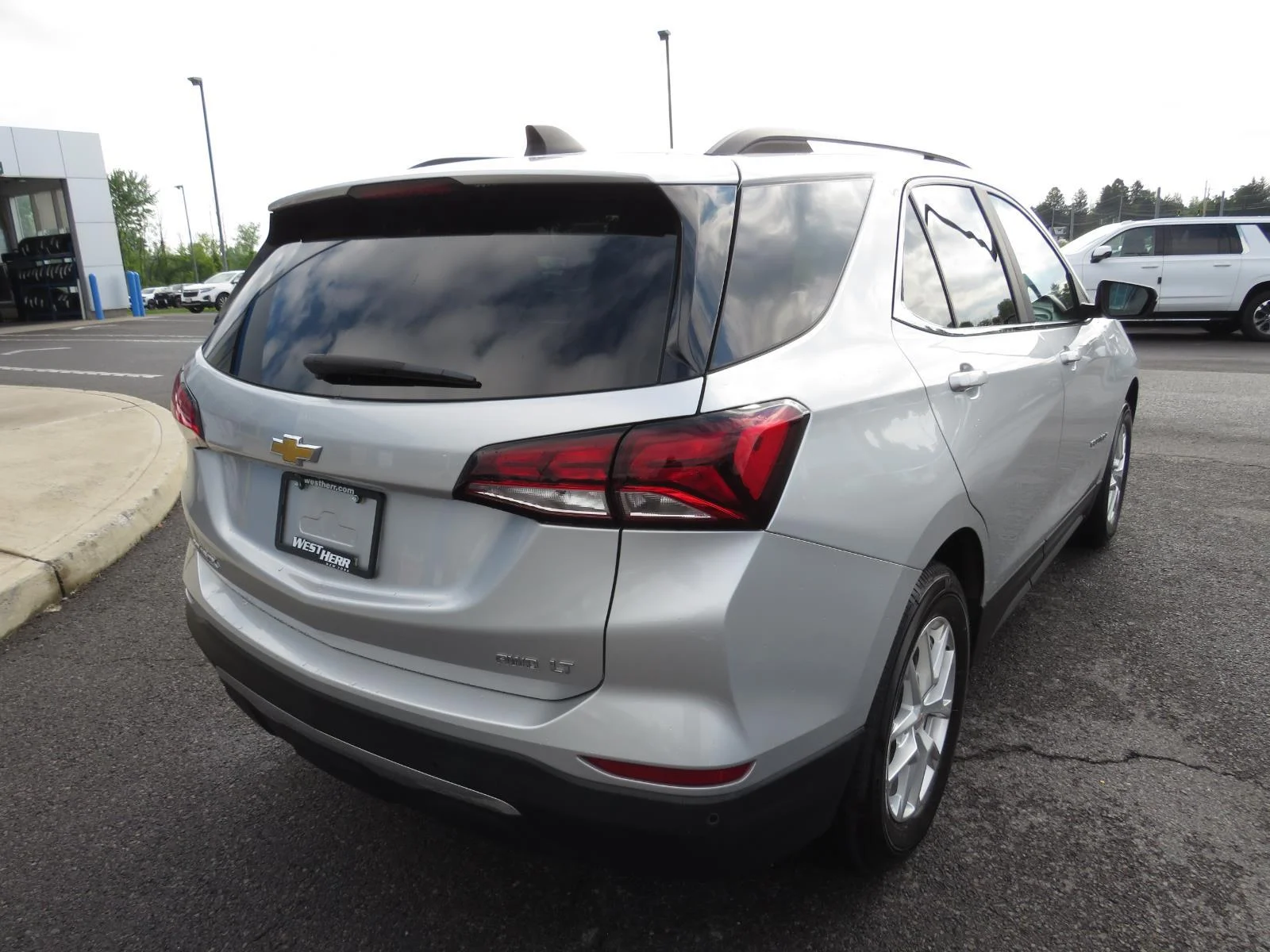 Used 2022 Silver Ice Metallic Chevrolet LT image 7