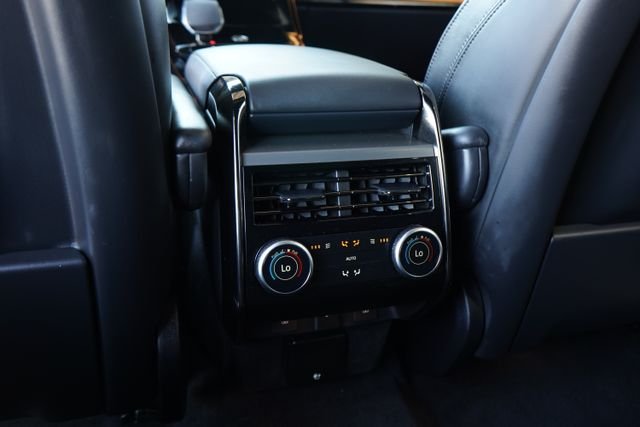 Used 2024  Land Rover Dynamic SE image 29