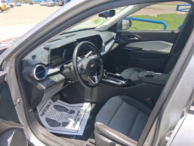 Used 2024 Gray Chevrolet LT image 9