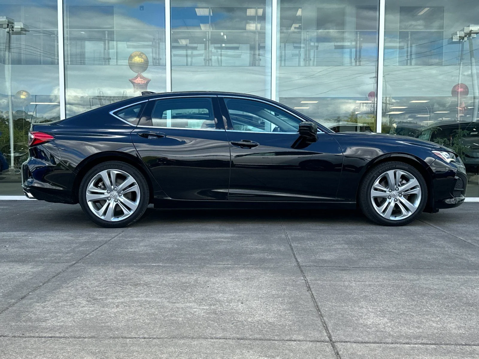 Used 2021 sparkle silver met Acura Technology Package image 2