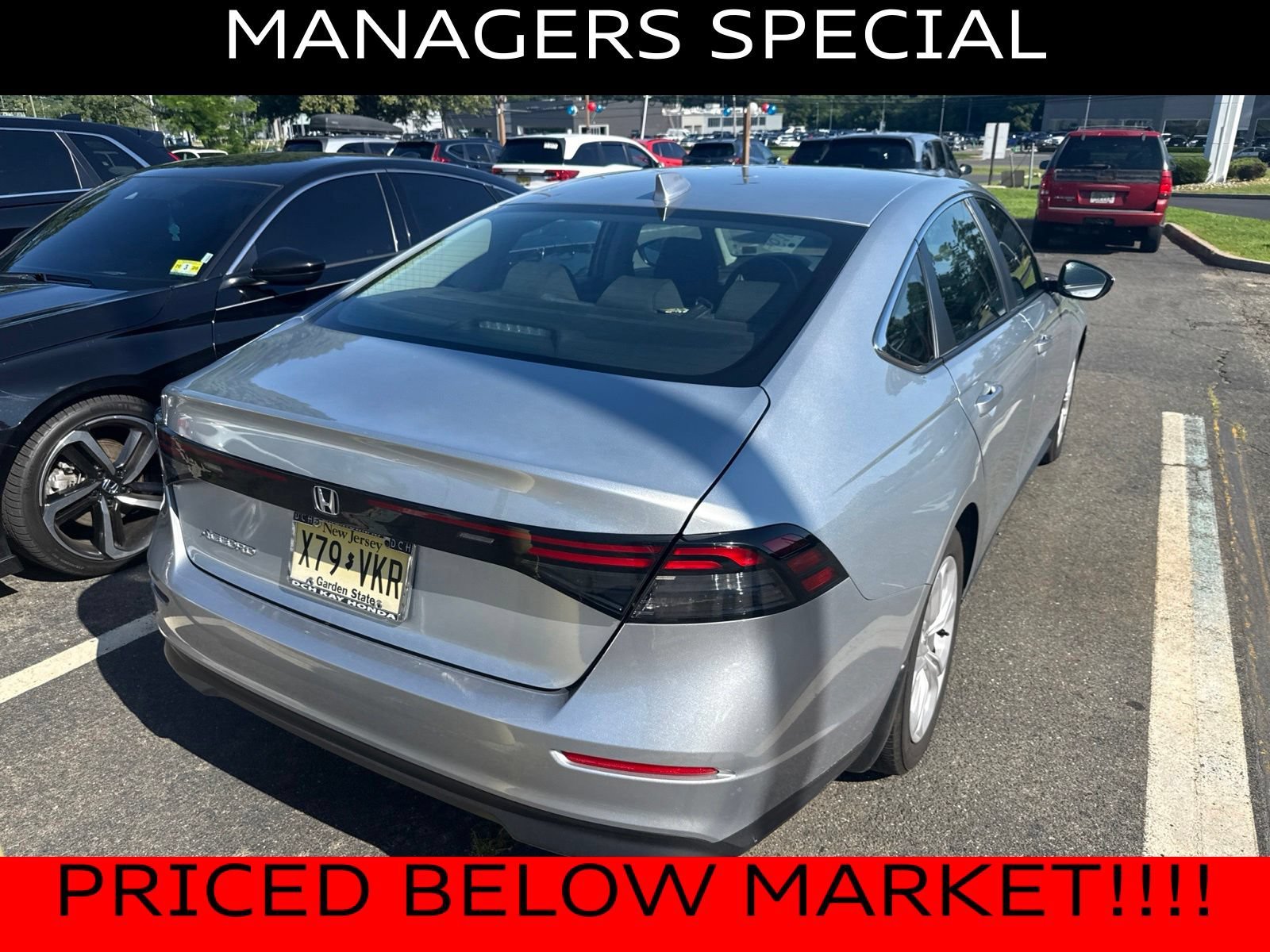 Certified Used 2025 Solar Silver Metallic Honda LX image 35