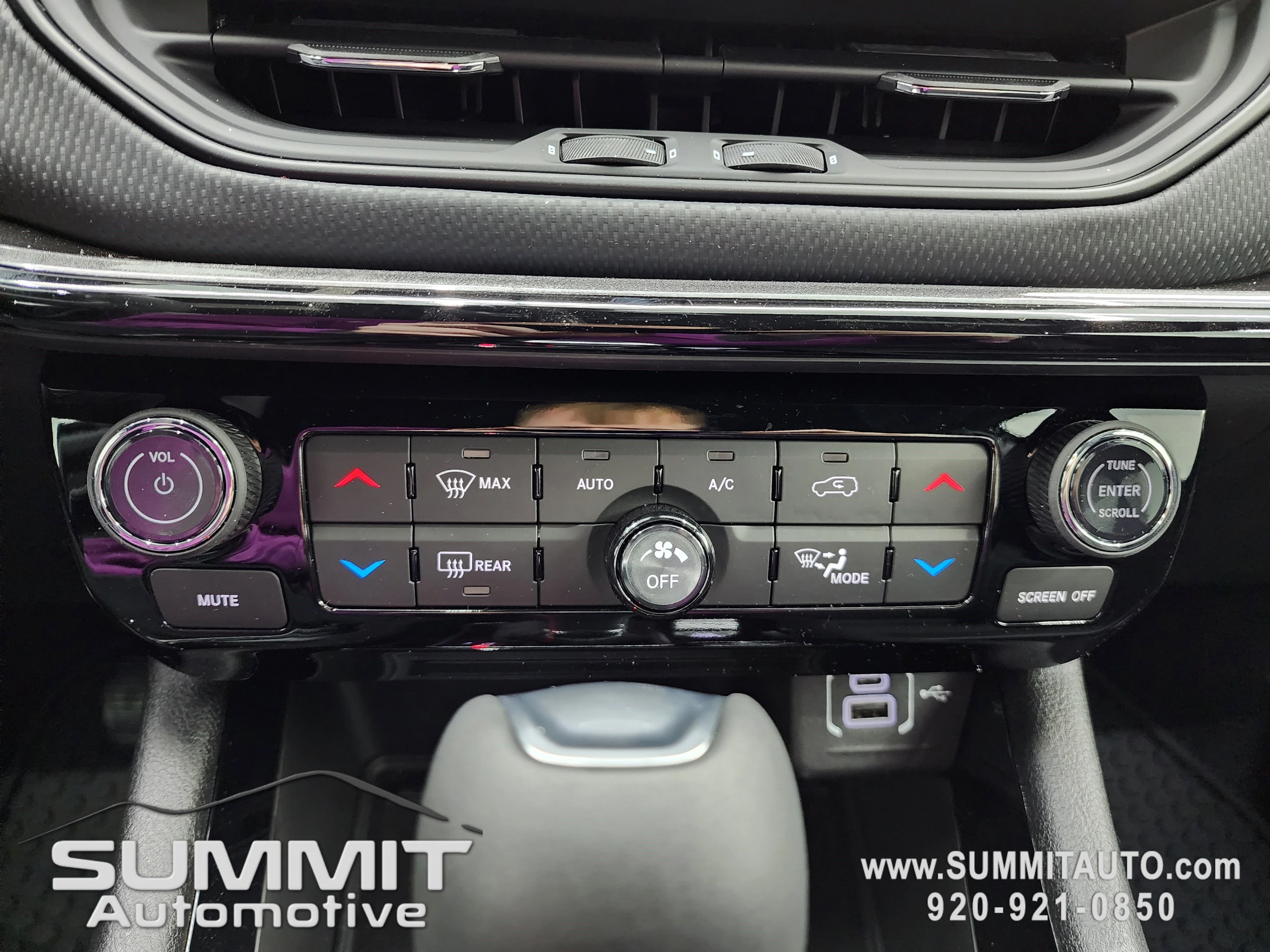 New 2026 Diamond Black Crystal Pearlcoat Jeep Latitude image 58