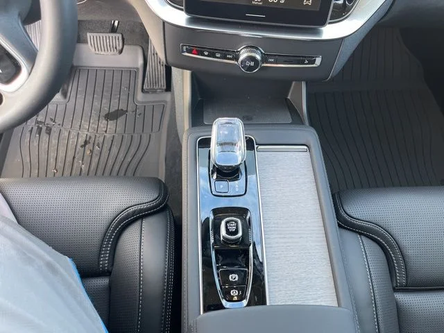 2026 Volvo XC90 Ultra - Photo 17
