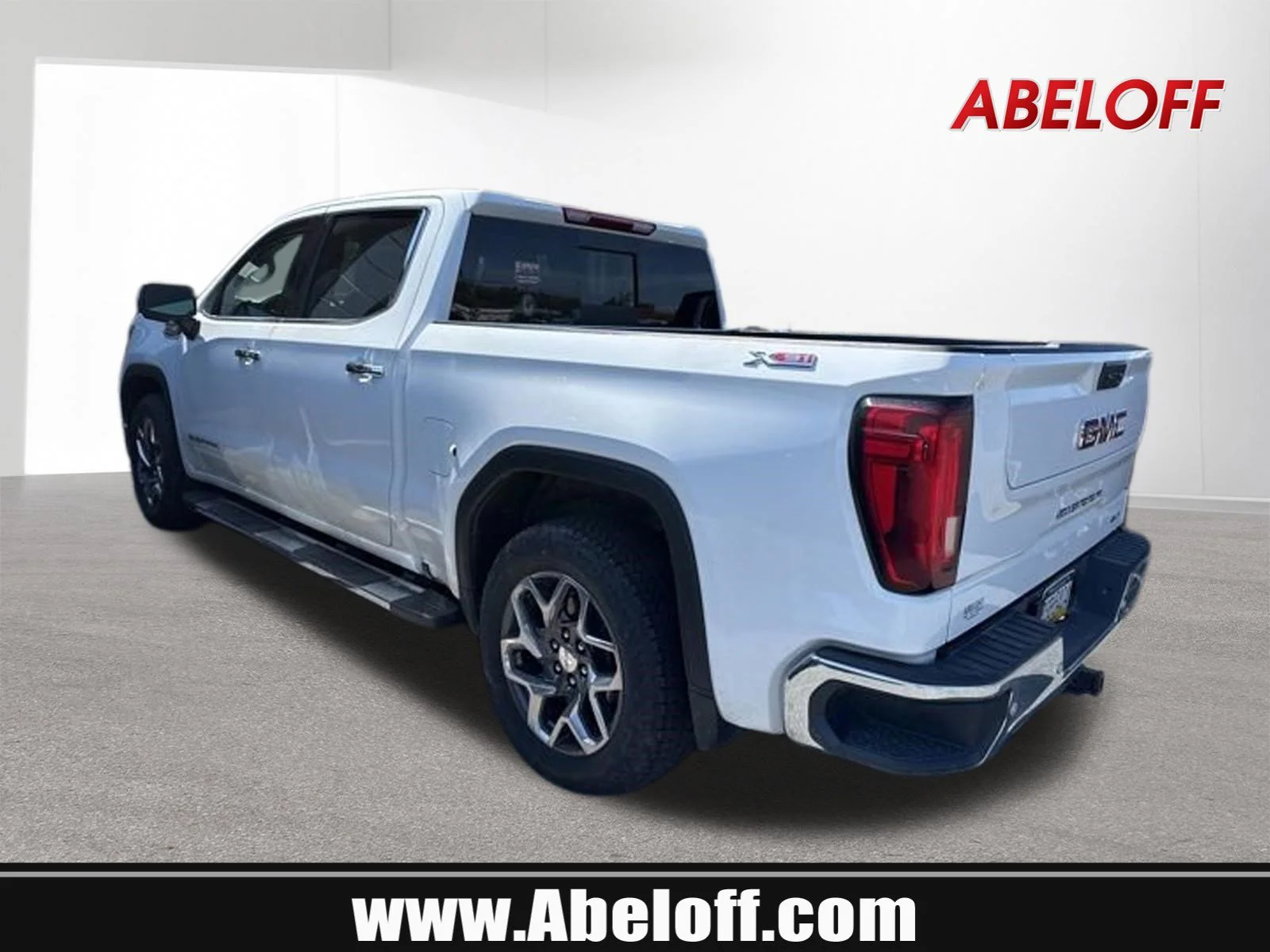 2024 GMC Sierra 4WD Crew Cab Short Box SLT's photo