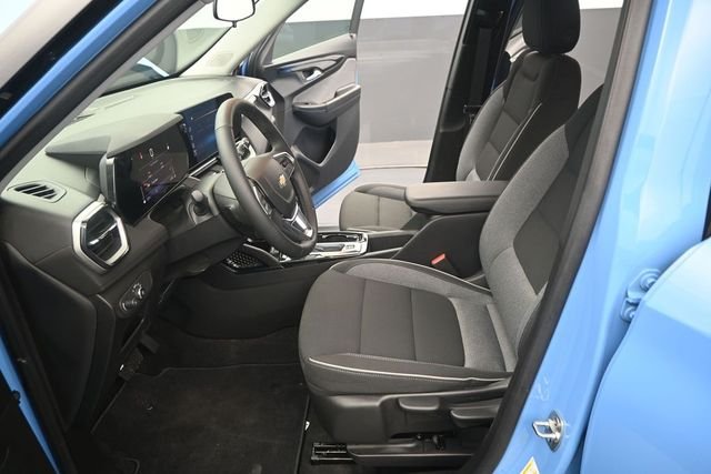Used 2024 Fountain Blue Chevrolet LT image 10