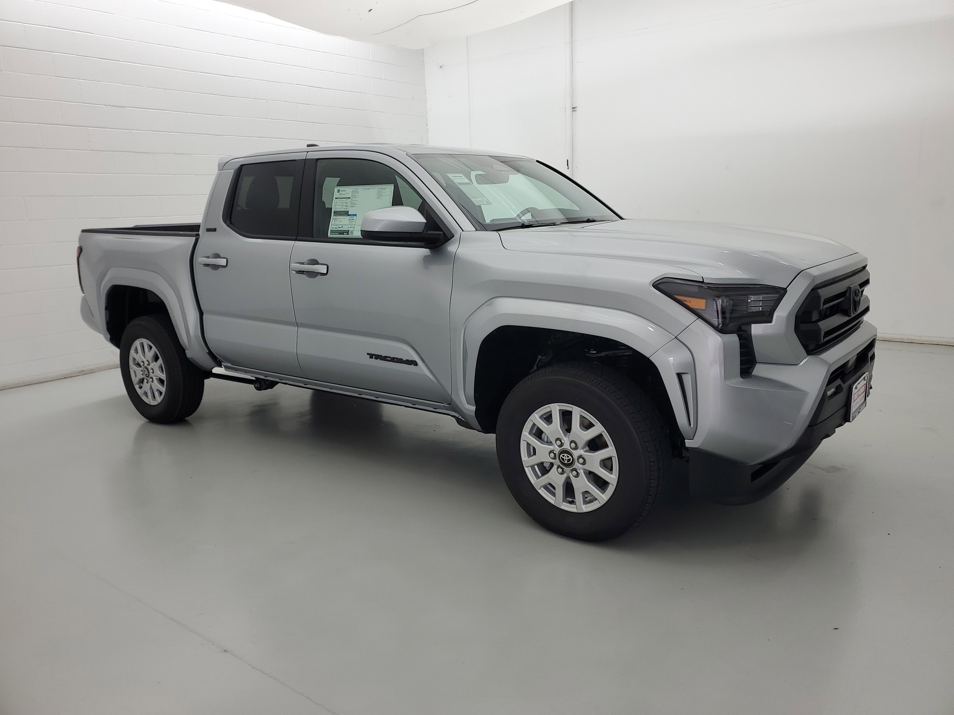 2026 Toyota Tacoma SR5 - Photo 4