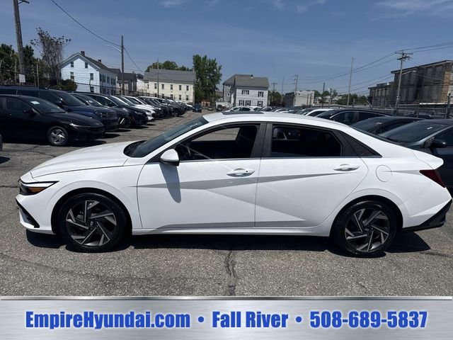 Used 2024 White Hyundai SEL image 8