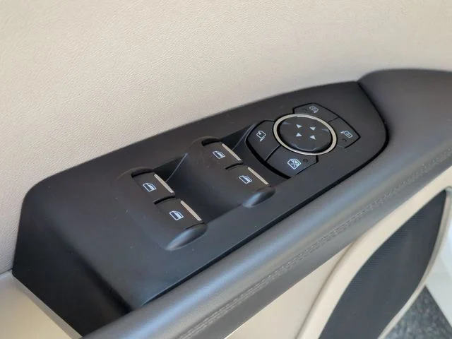 Used 2020 White Lincoln Reserve image 13