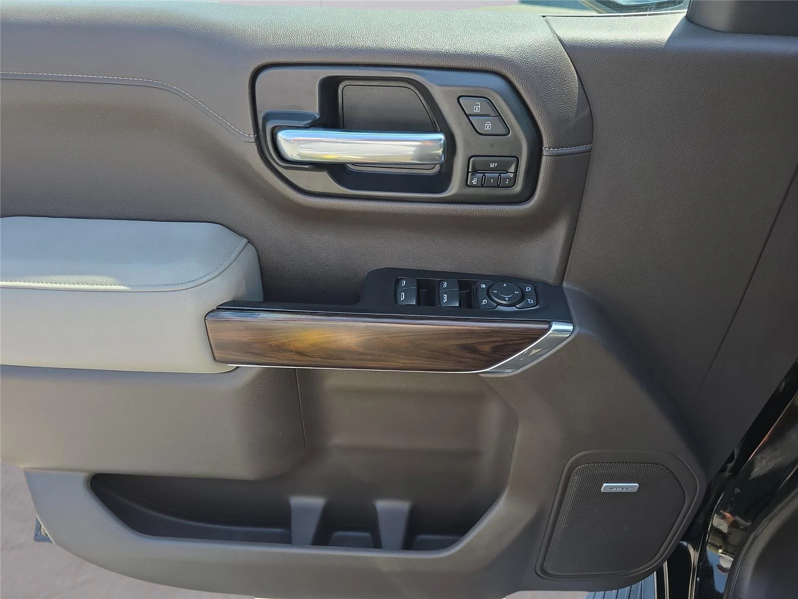 Used 2021 Onyx Black GMC SLT image 17