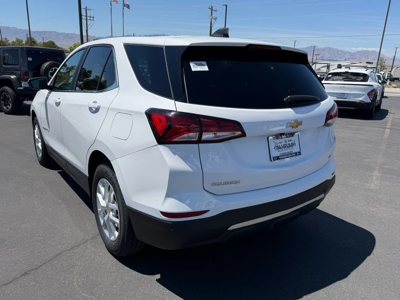 Used 2024 Summit White Chevrolet LT image 5