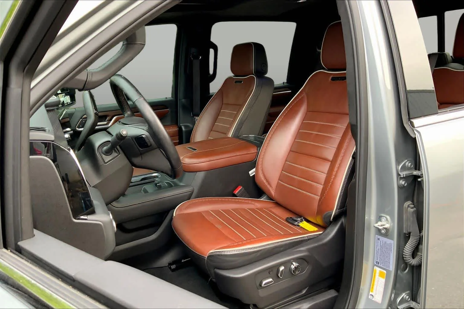 Used 2024 Sterling Metallic GMC Denali Ultimate image 13