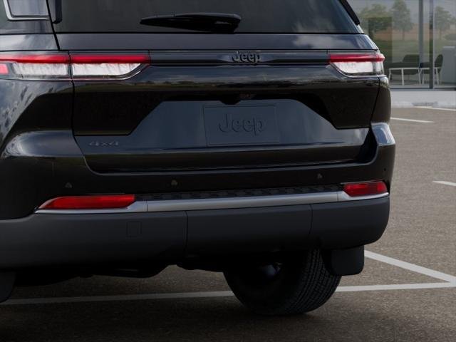 New 2026 Diamond Black Crystal Pearlcoat Jeep Laredo image 13
