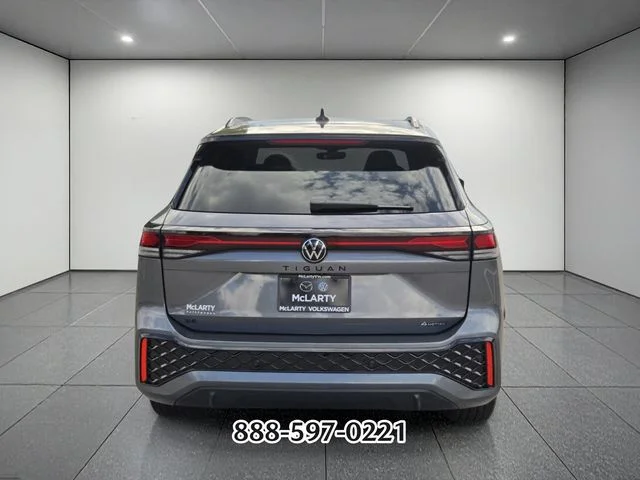 Certified Used 2025 Platinum Gray Metallic Volkswagen 2.0T SE R-LINE BLACK image 4