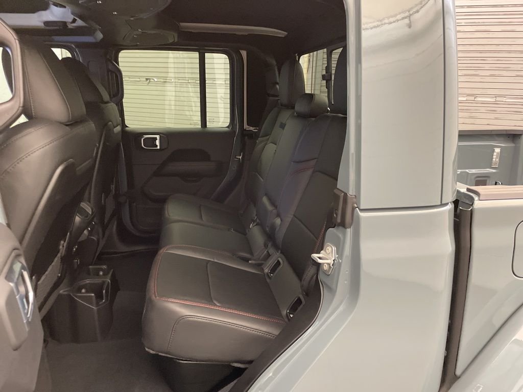 New 2026 Anvil Clear-Coat Exterior Paint Jeep Rubicon X image 17