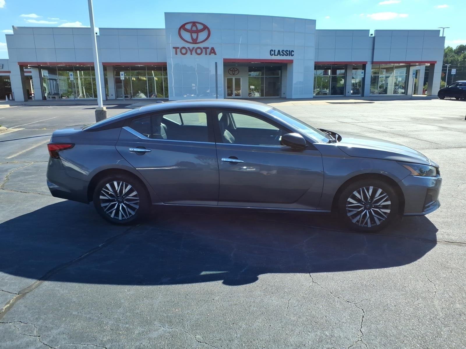 Used 2024 Gun Metallic Nissan 2.5 SV image 9