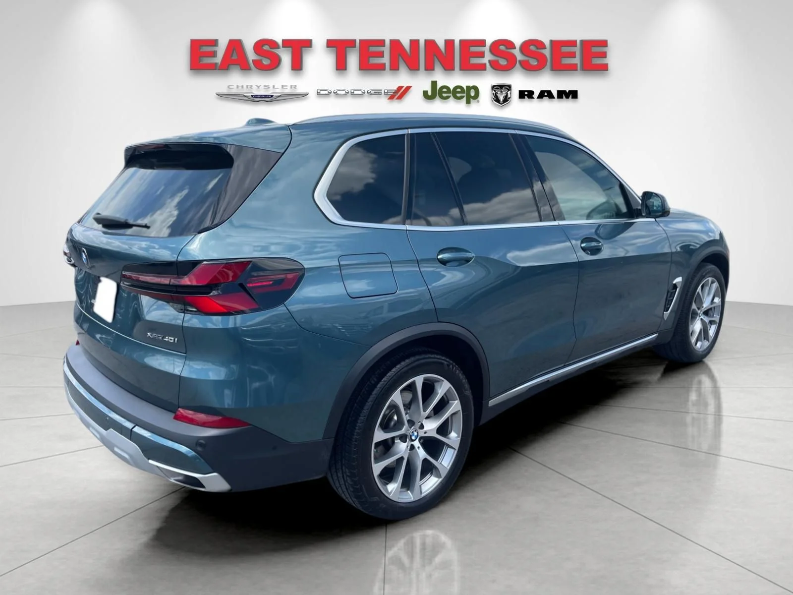 Used 2025 Blue BMW xDrive40i image 3