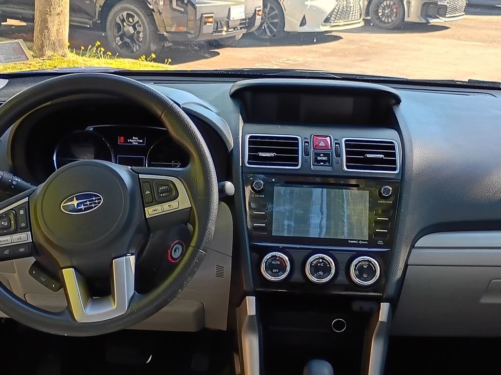 Used 2017 Quartz Blue Pearl Subaru 2.5i Premium image 18