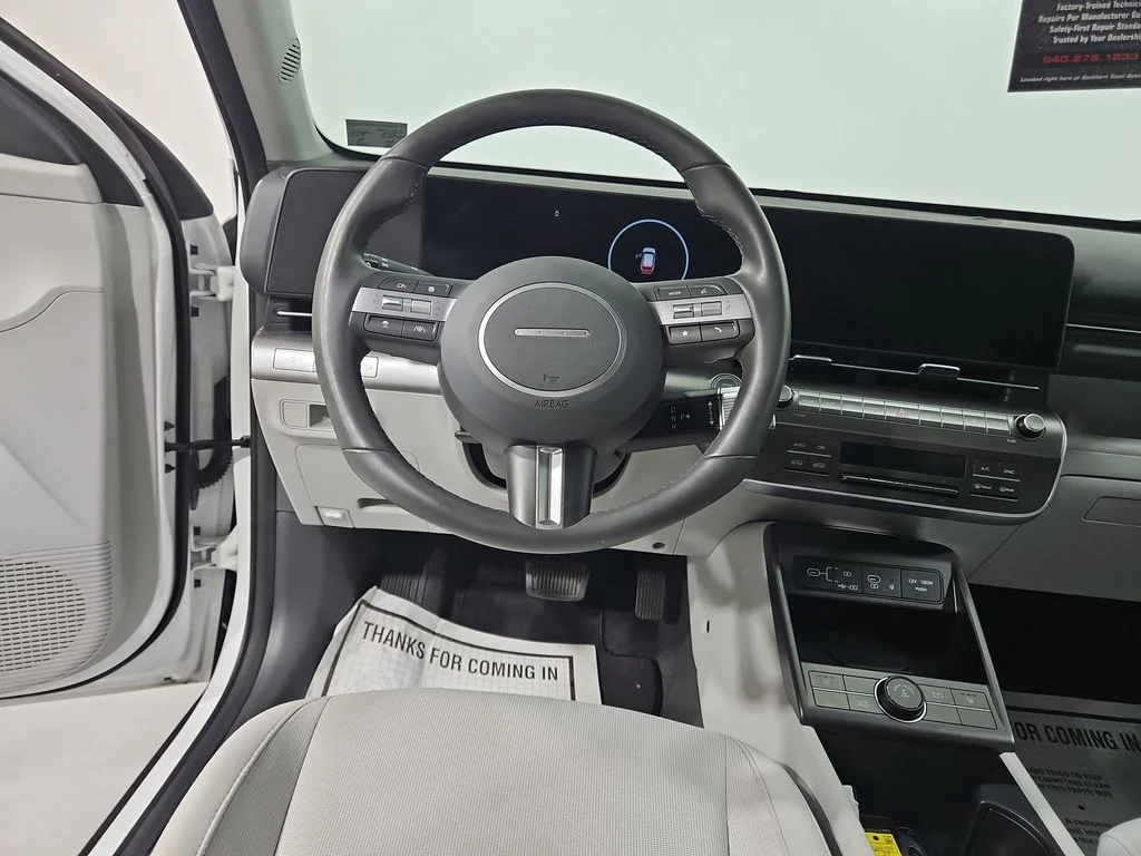 Used 2025 White Hyundai SEL Convenience image 15