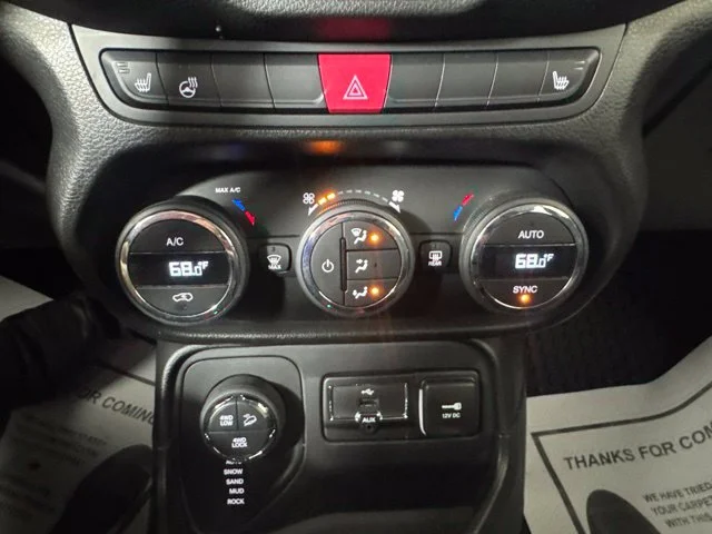 Used 2016 Gray Jeep Trailhawk image 15