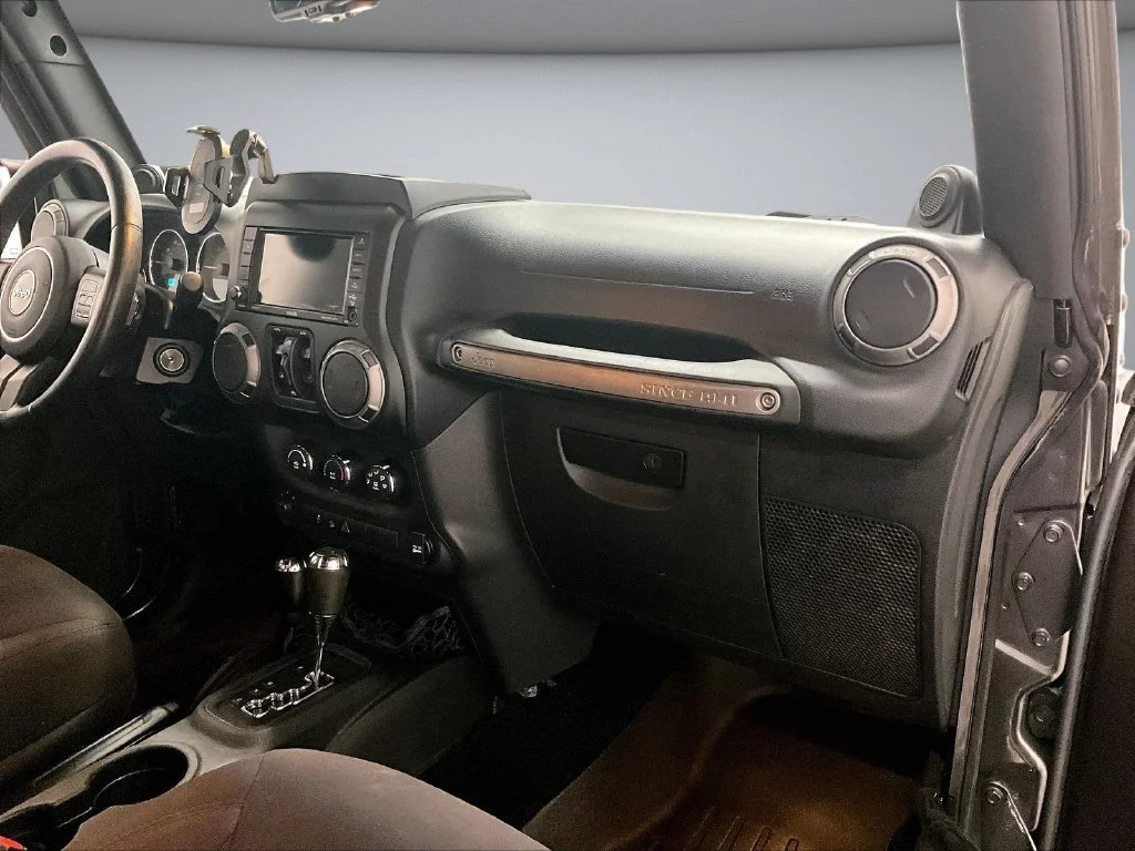 Used 2014 Gray Jeep Unlimited Sport image 24