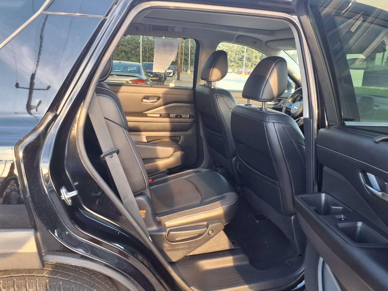 2022 Nissan Pathfinder SL Black at Robbins Nissan