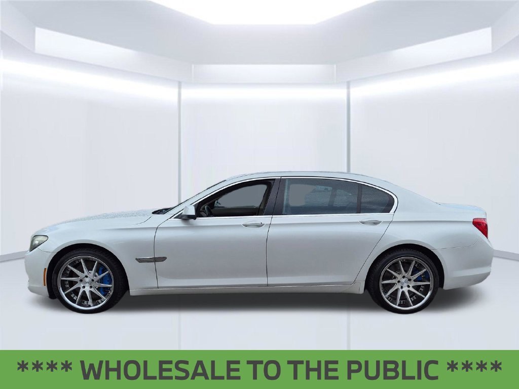 Used 2009 White BMW 750Li image 2