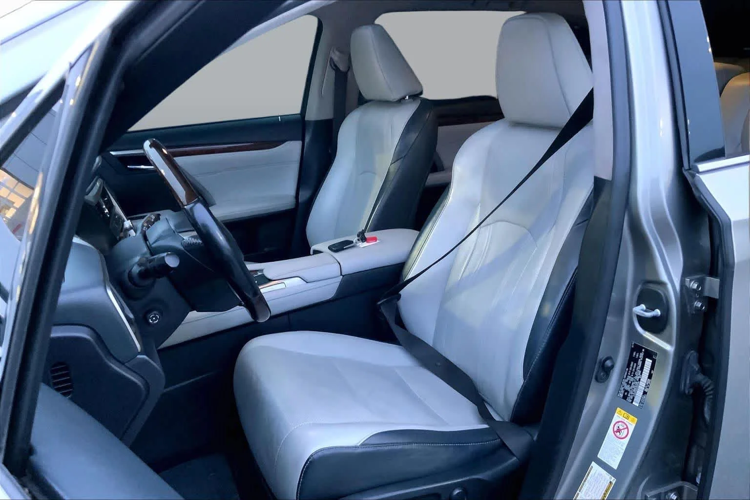Used 2018 Atomic Silver Lexus  image 7