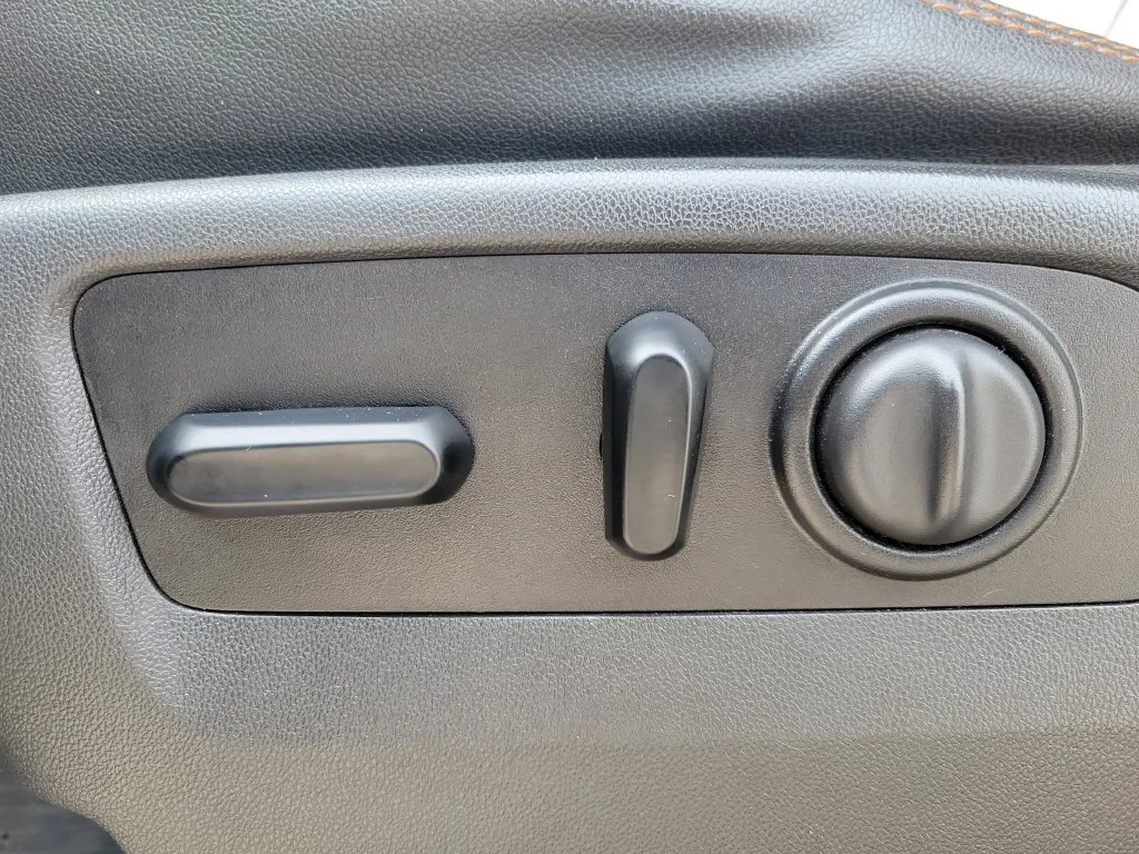 Used 2021 White GMC AT4 image 19