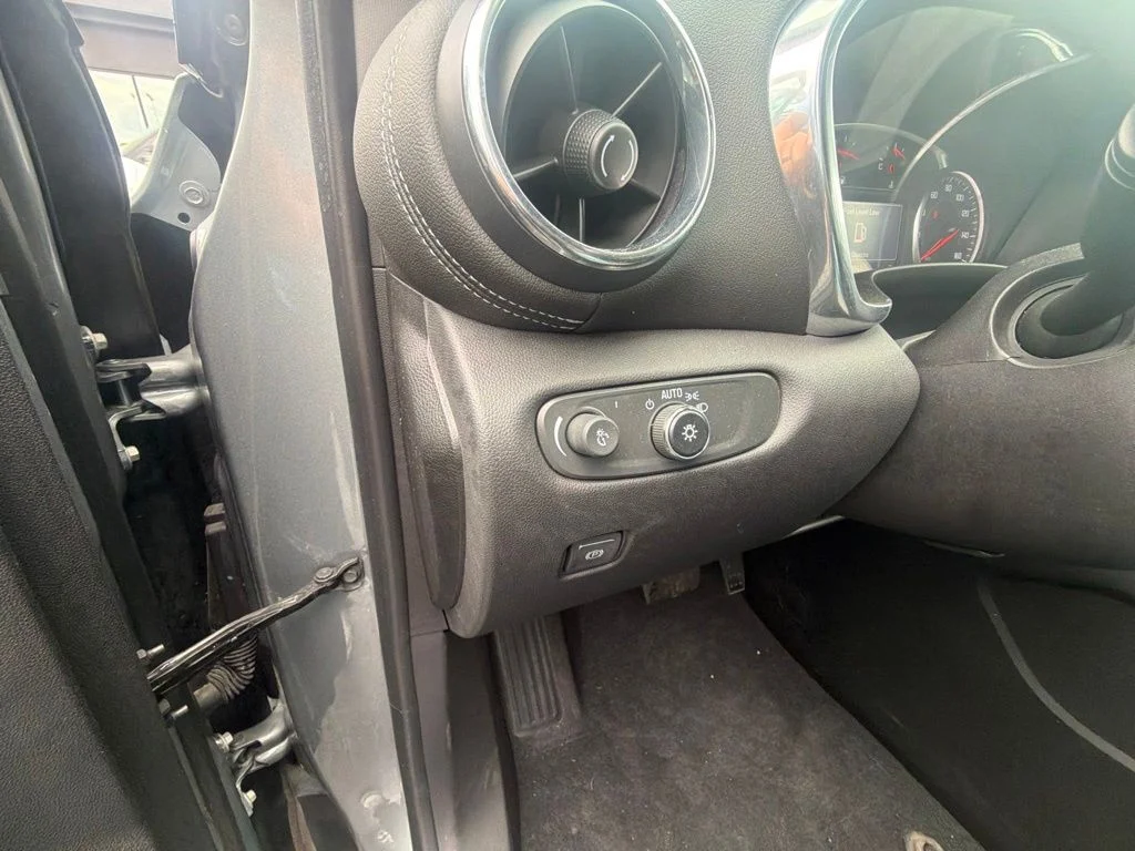 Used 2023 Gray Chevrolet LT image 17