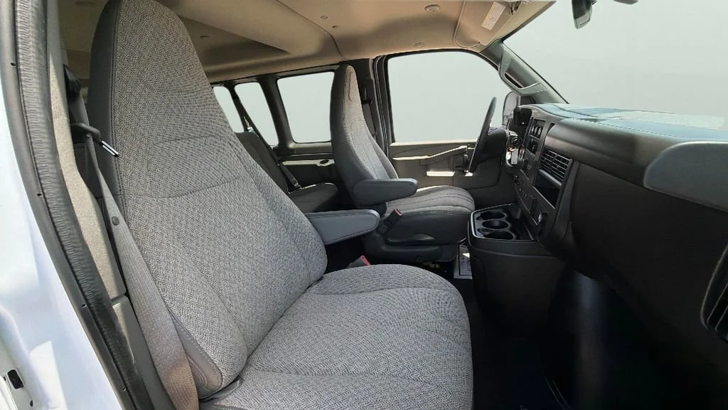 Used 2025 Summit White Chevrolet 1LT image 33