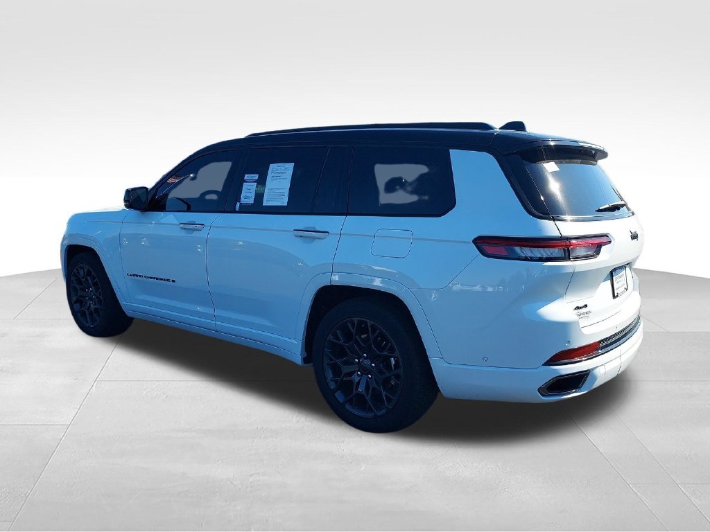 Used 2025 White Jeep Summit image 3