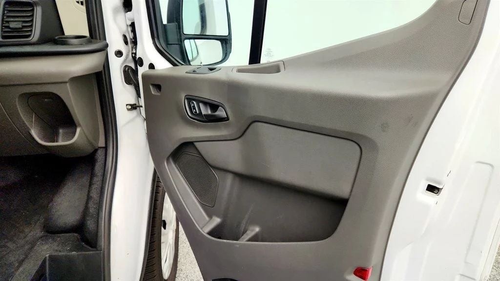 Used 2025 Oxford White Ford T-250 130"" Low Rf 9070 GVWR RWD image 25
