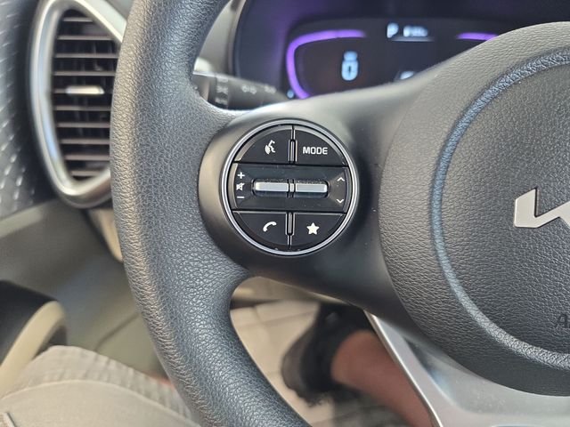 Used 2025  Kia LX image 19