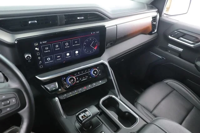 Used 2024 White GMC Denali image 28