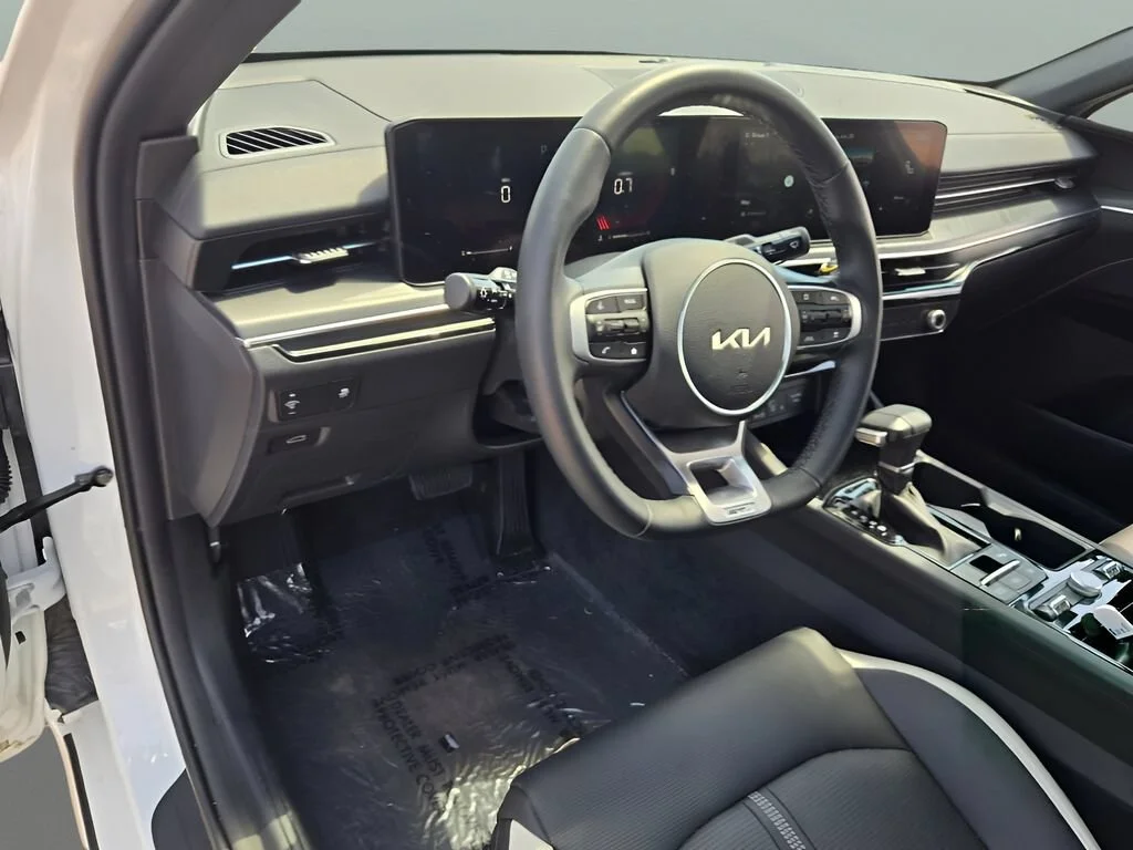 2025 Kia K5 GT-Line - Photo 16