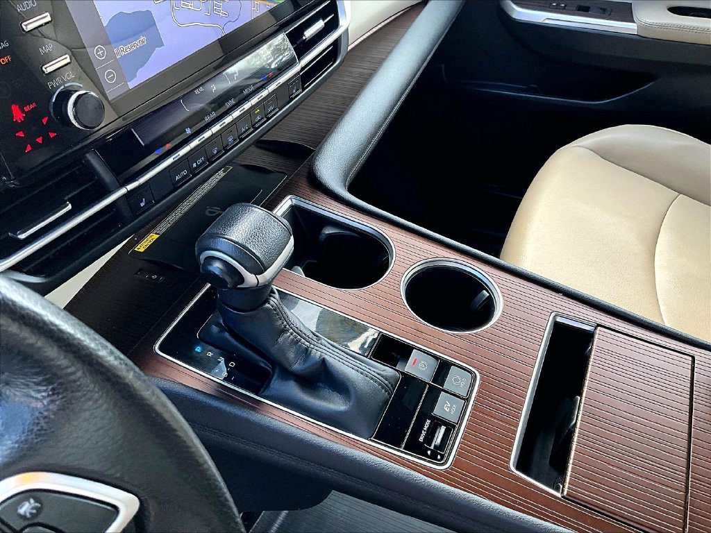 Used 2022  Toyota XLE image 21