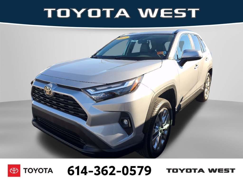 Used 2025 Silver Toyota XLE Premium image 3