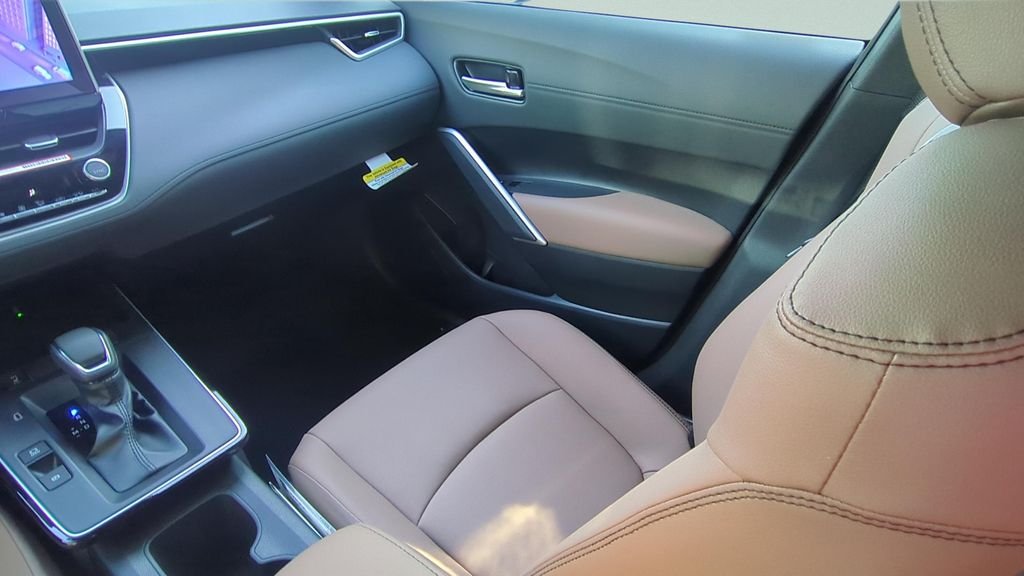 2026 Toyota Corolla Cross XLE - Photo 13