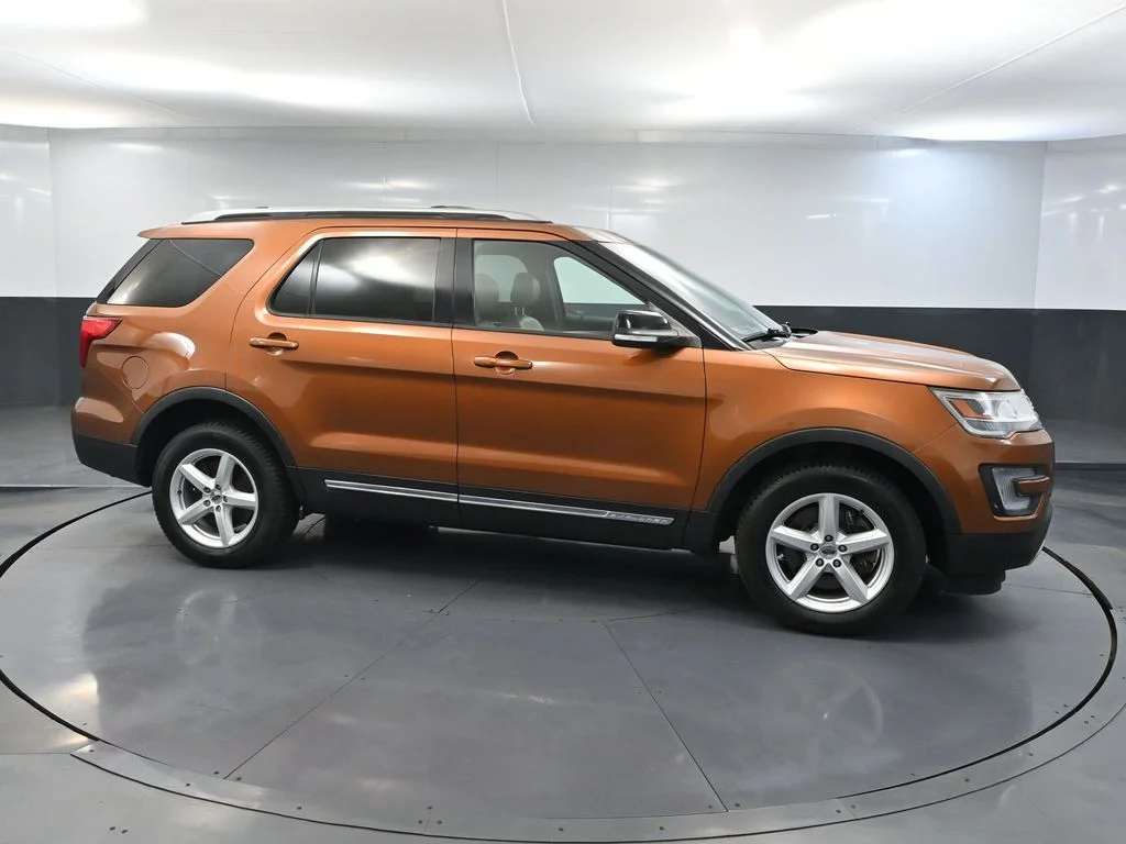 Used 2017 Red Ford XLT image 4