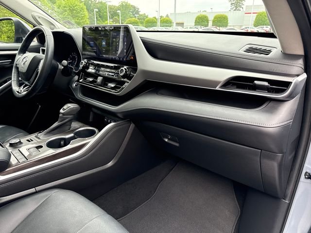 Used 2020  Toyota Platinum image 30