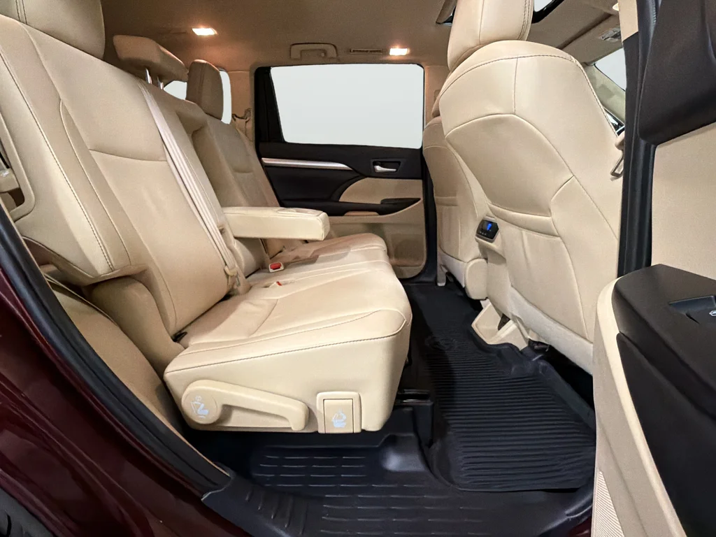 Used 2019 Red Toyota XLE image 24