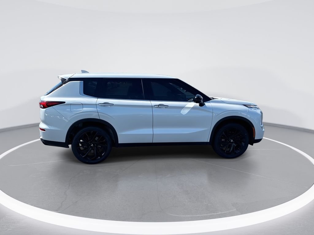 Used 2024 White Mitsubishi SE image 9