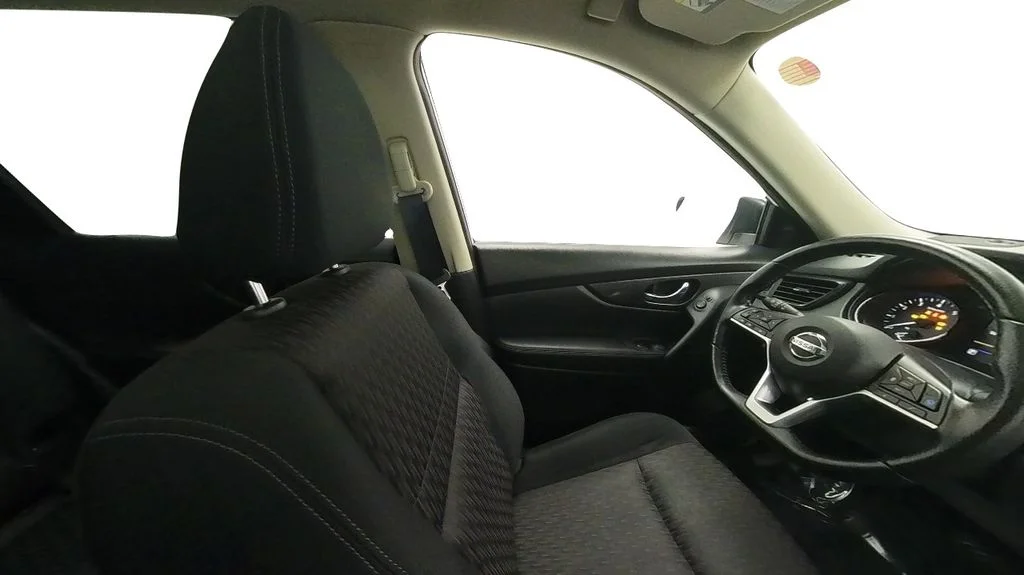 Used 2020 White Nissan SV image 41