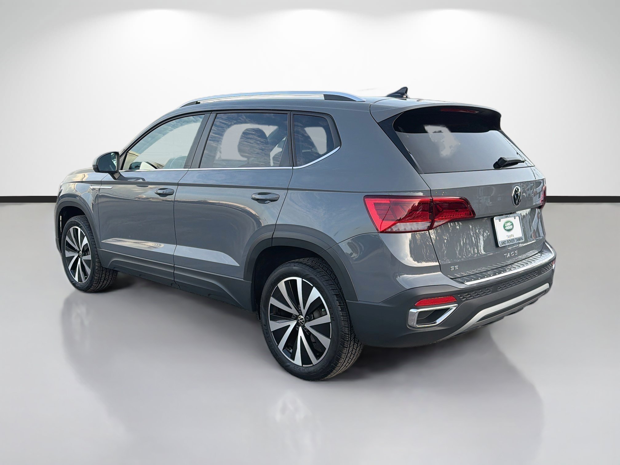 Used 2024 Pure Gray Volkswagen SE image 3