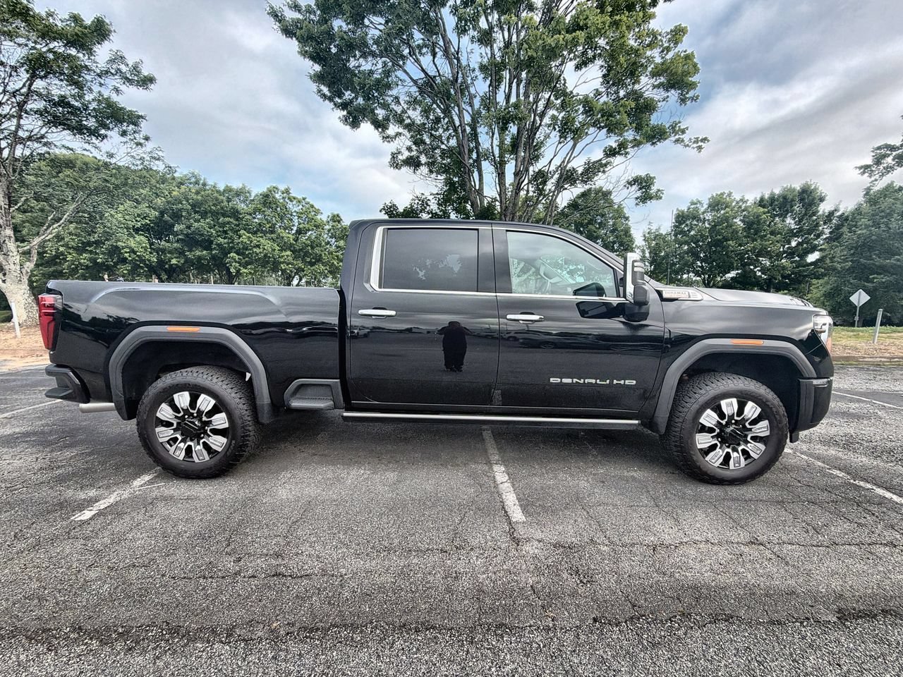 Used 2024 Onyx Black GMC Denali image 9